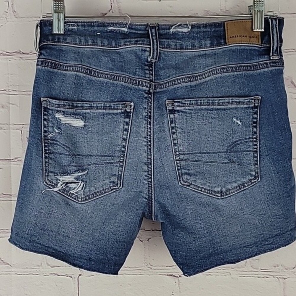 American Eagle Medium Wash High-Rise Shortie Super Stretch Jean Shorts. Size 4. - Picture 2 of 6